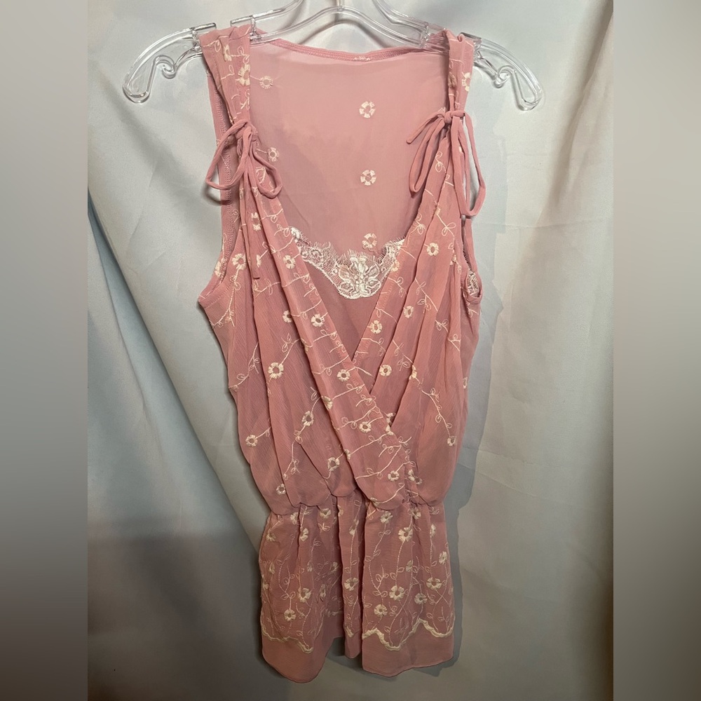 NWT Y2K Available Top Embroidered Floral Size M
